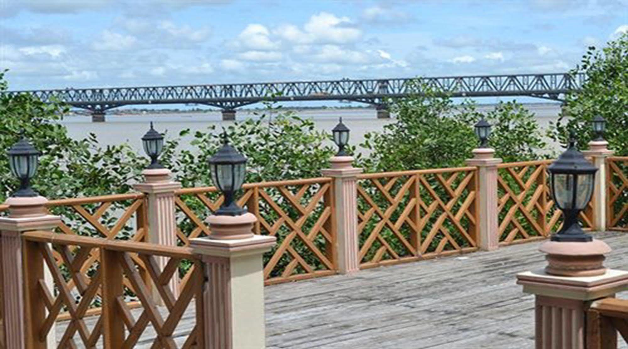 Excel River View Янгон Екстер'єр фото